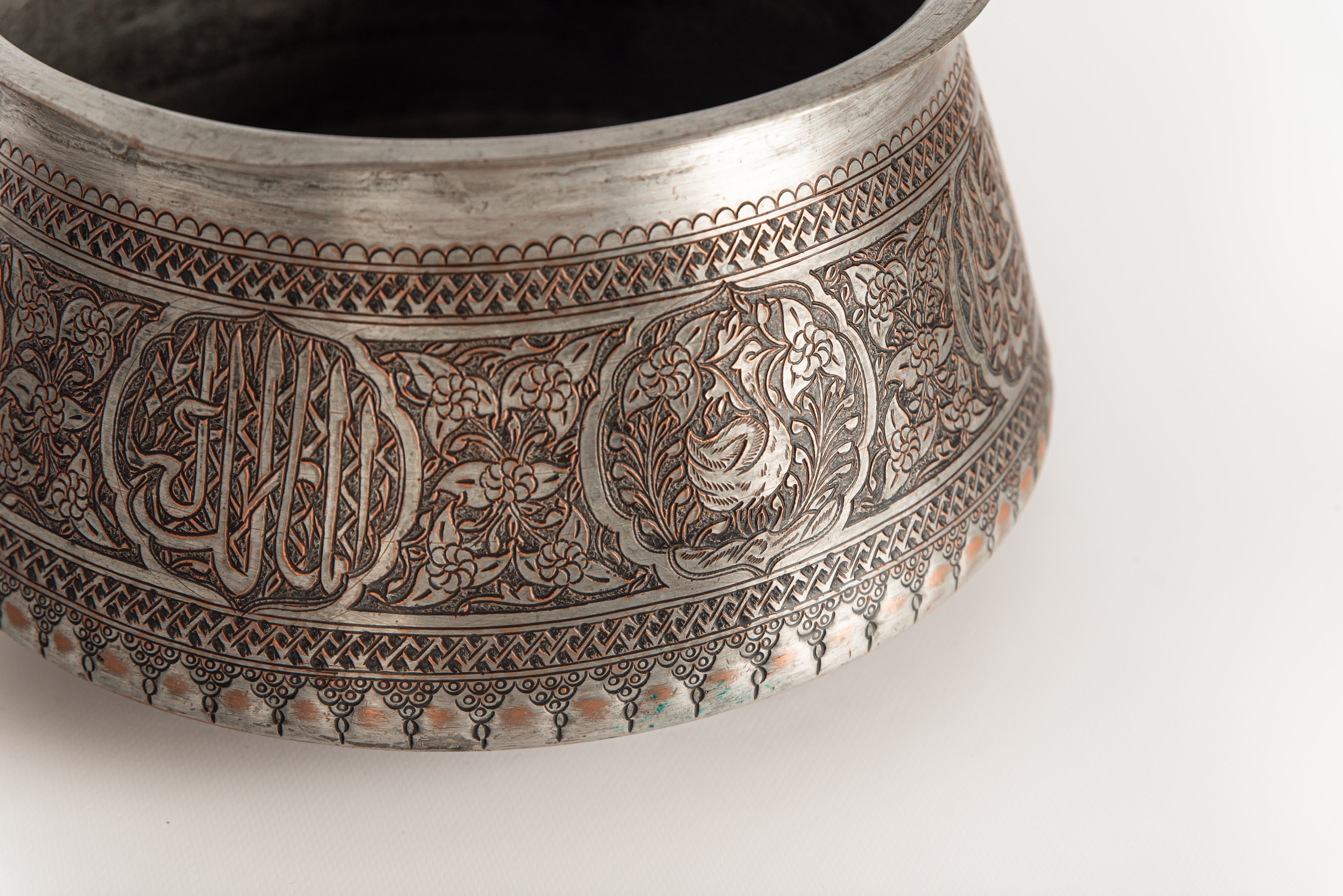 Calligraphic Bowl - angolazione laterale