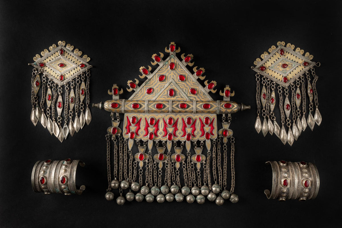 Full set - Triangular Amulet, Chest Pendant, Bracelets