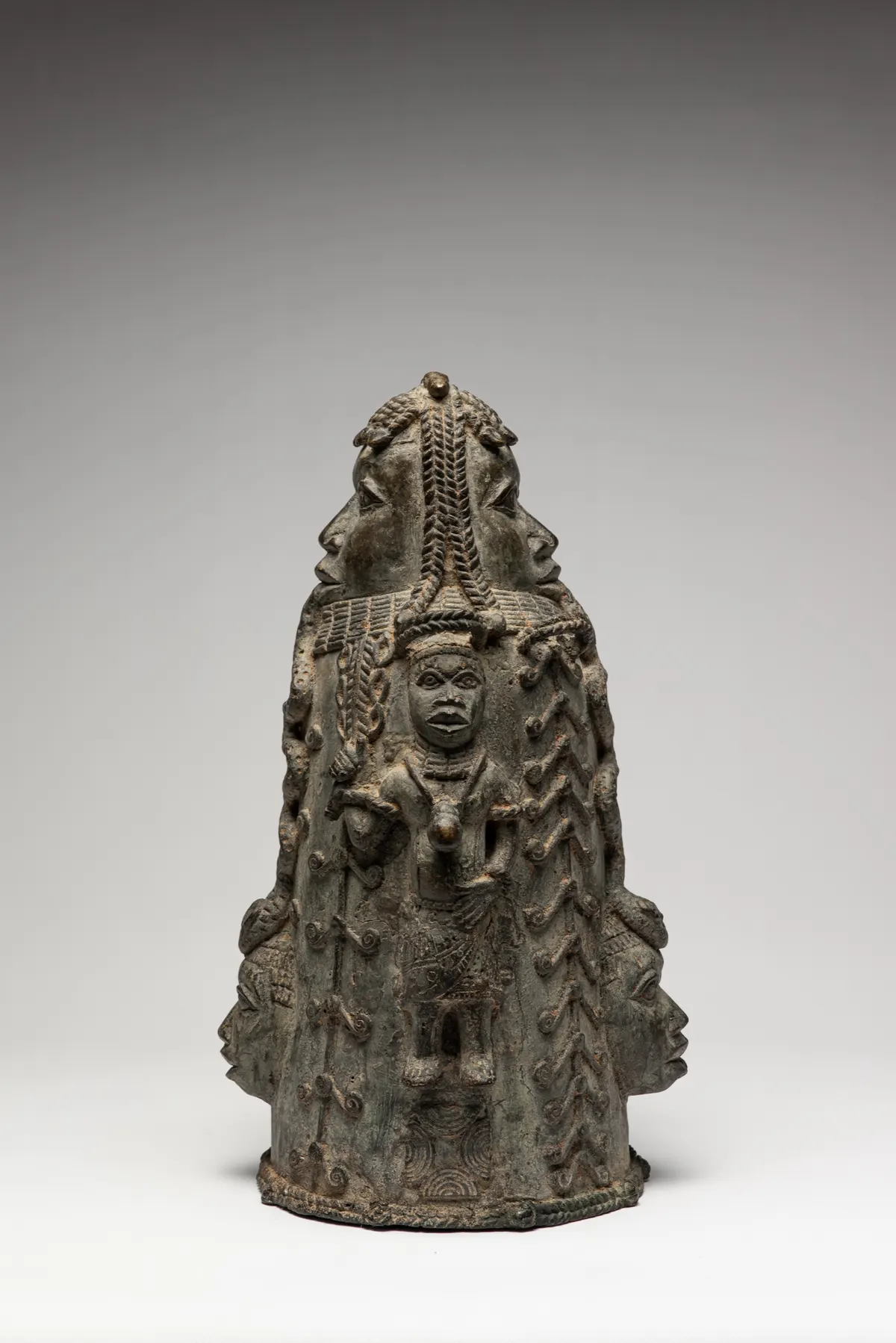 Benin Altar Vessel Representing an Oba, view 2