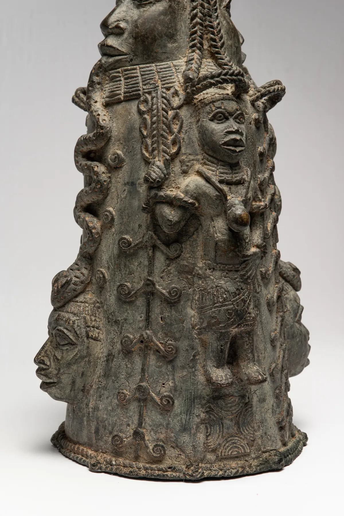 Benin Altar Vessel Representing an Oba, view 3