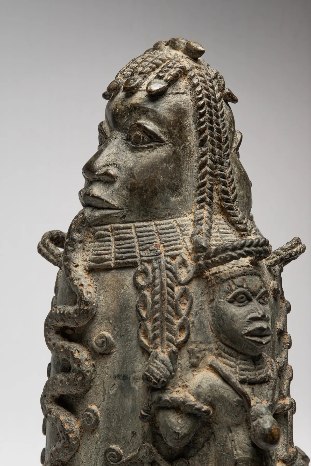 Benin Altar Vessel Representing an Oba, view 4
